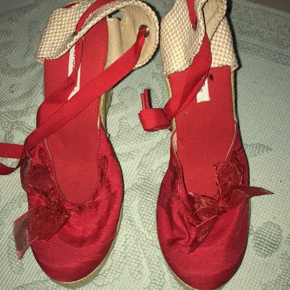 Shoes - Picture 2 of 4